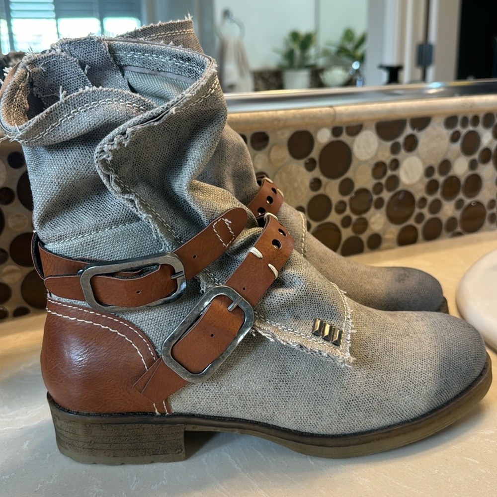 New women’s booties - Dirty Laundry